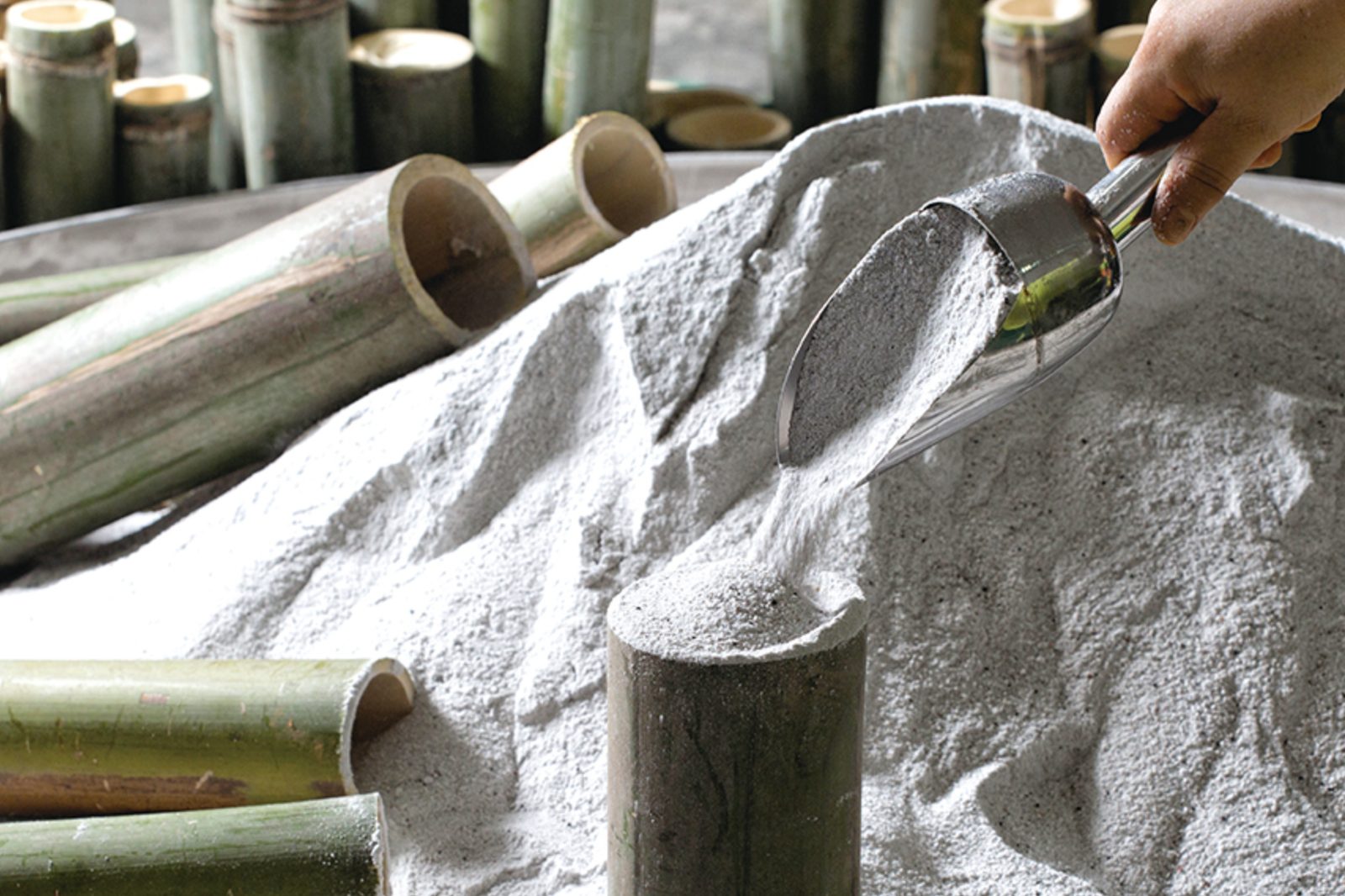 Roasted salt being packed into fresh bamboo